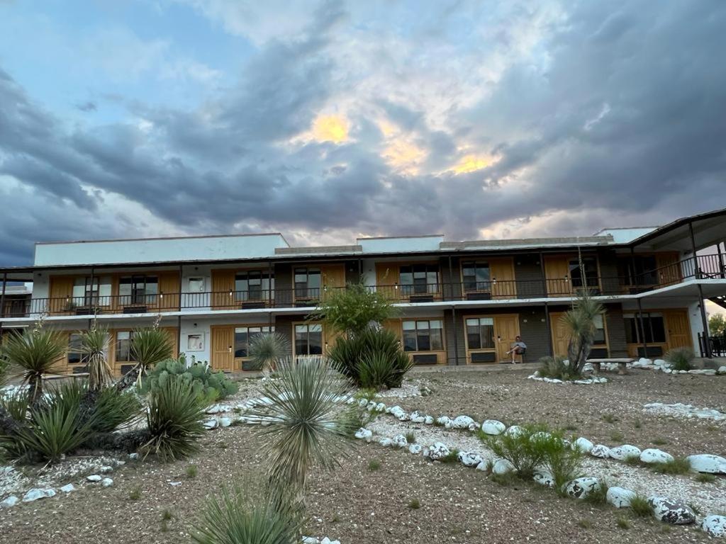 Landmark Lookout Lodge Tombstone Exterior foto