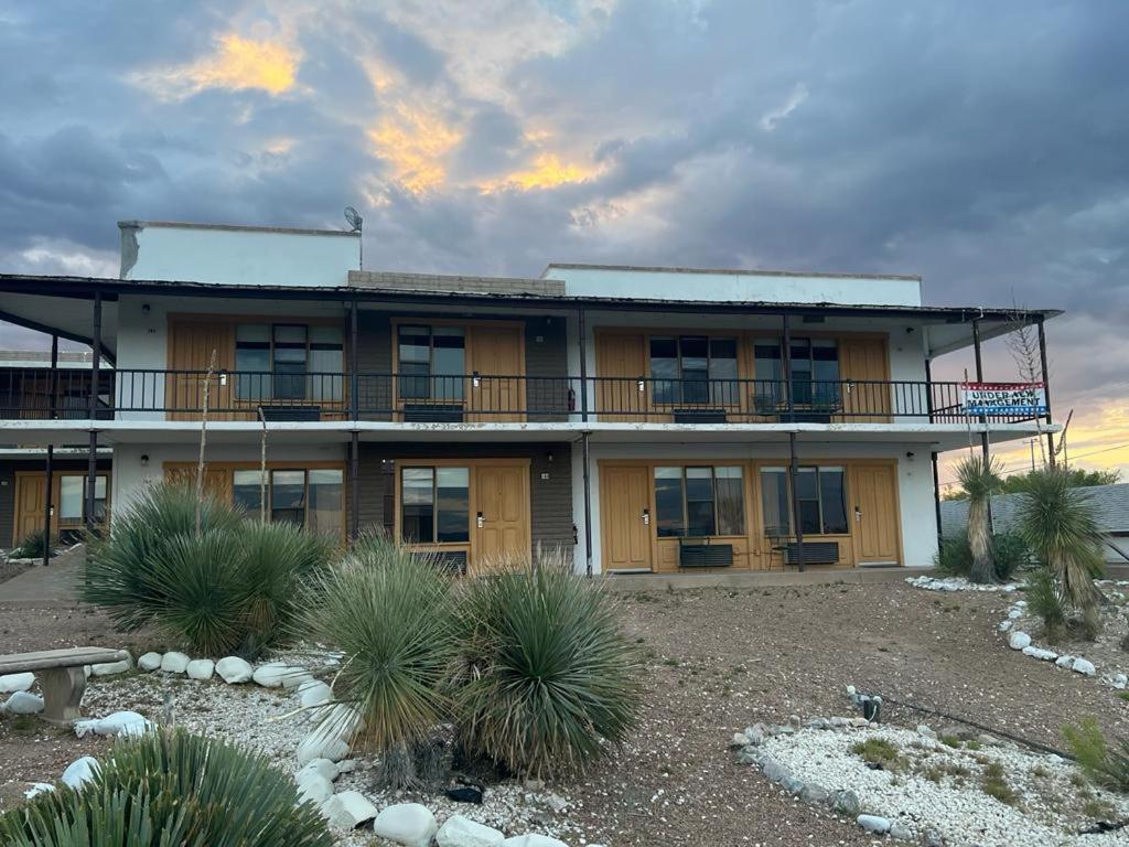 Landmark Lookout Lodge Tombstone Exterior foto