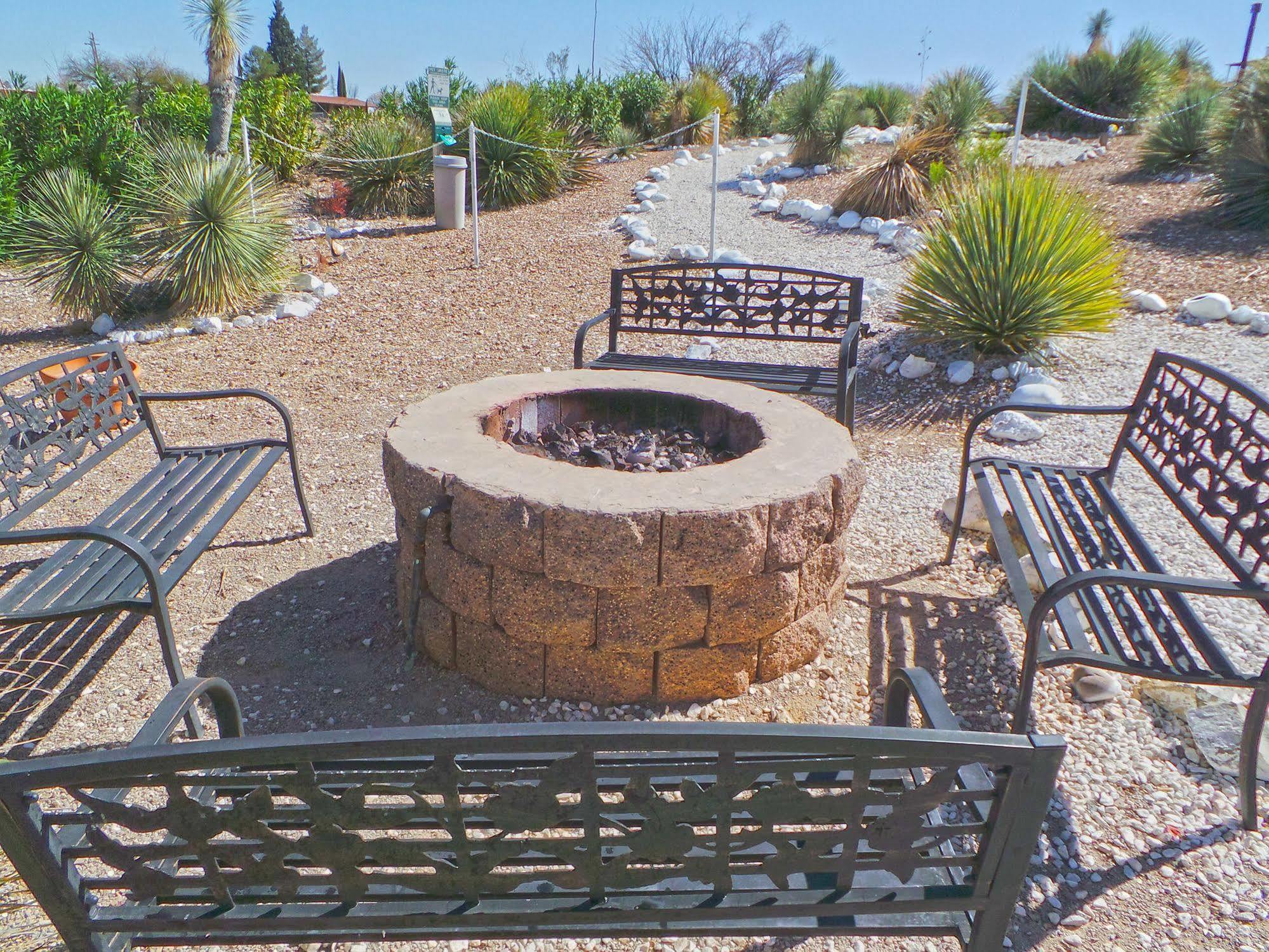 Landmark Lookout Lodge Tombstone Exterior foto